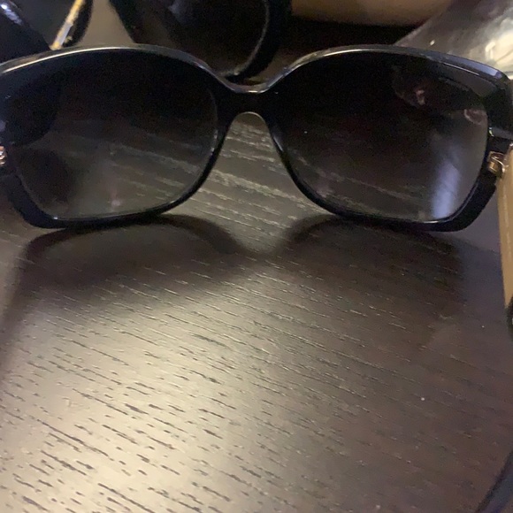 Burberry sunglasses style #  4160 3433/8G 58 17 135 3N - Picture 7 of 9